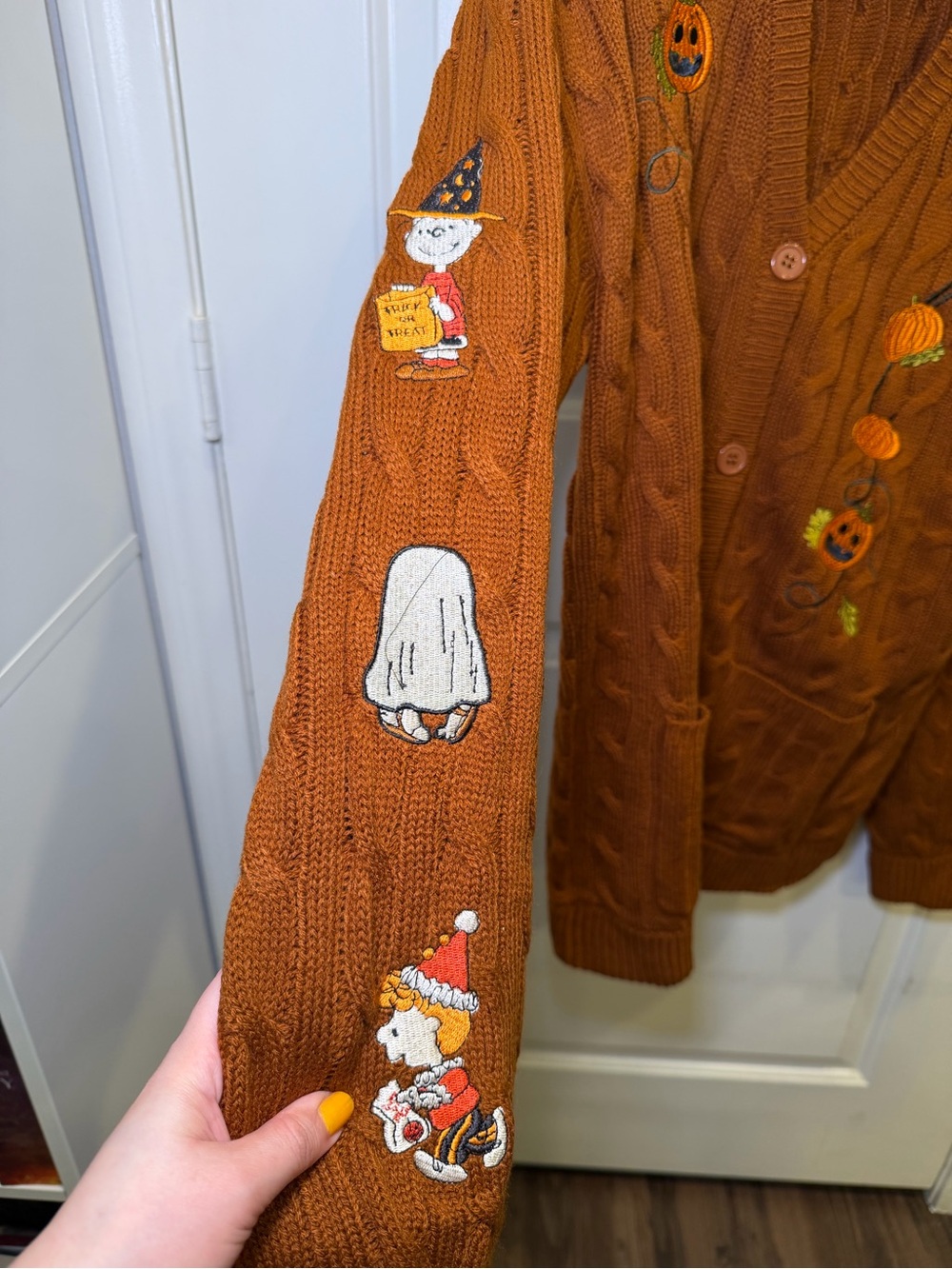 NWOT Peanuts Halloween Embroidered Knitted Ladies Cardigan - Picture 4 of 9